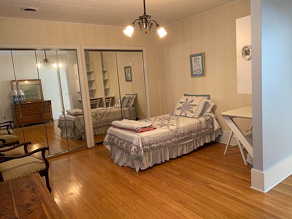 5th image of 210 W Wiseman Ave