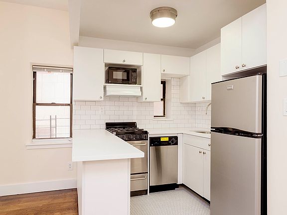 3rd image of 304 E 20th St APT 7B