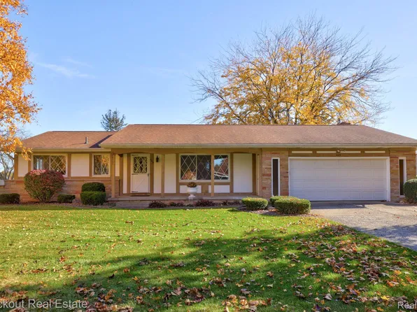 409 Franconian Dr E, Frankenmuth, MI 48734