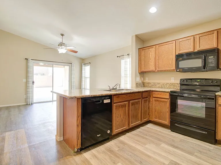 41375 W Cahill Dr — Photo 13
