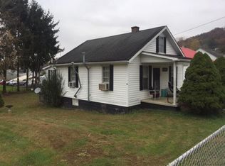 359 Orchard Ave, Hamlin, WV 25523
