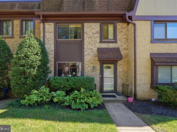 2902 Jermantown Rd #27, Oakton, VA 22124