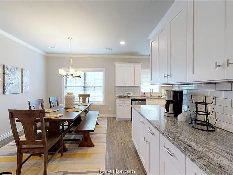 604 Clay St — Photo 12