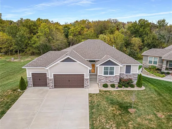 657 SW Crestview Dr, Grain Valley, MO 64029