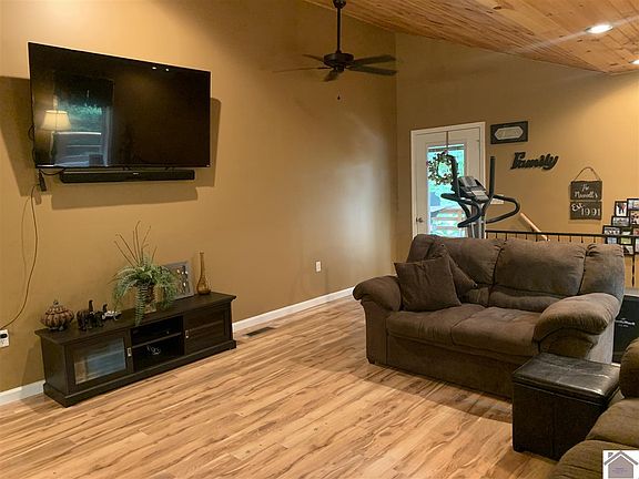 4th image of 285 Lena Dr