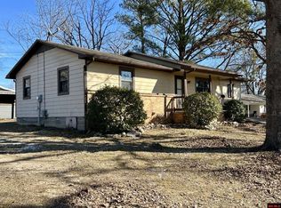 227 W 6th St, Mountain Home, AR 72653