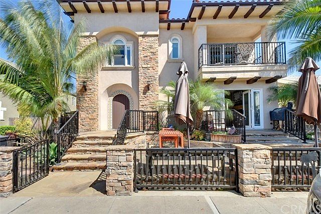 1st image of 224 La Verne Ave