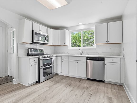 4th image of 809 3rd Ave