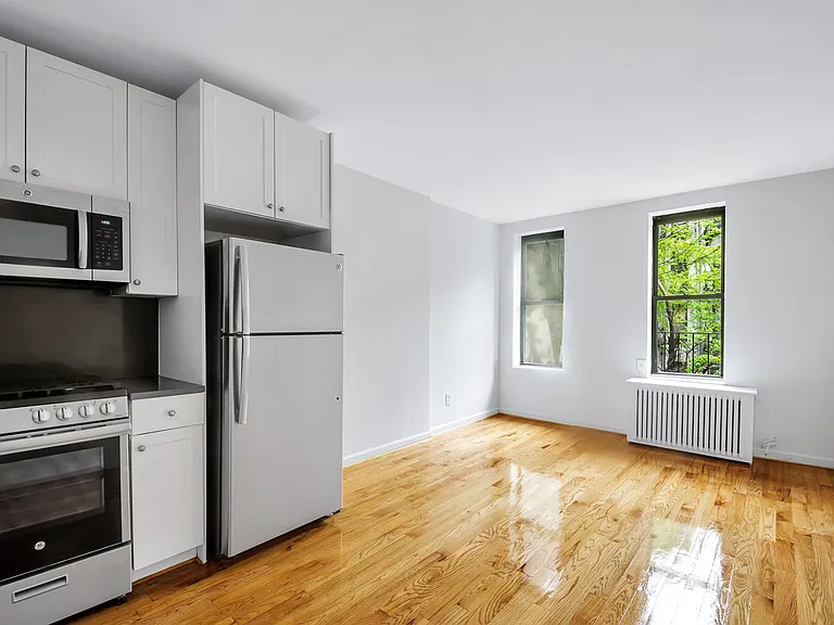 426 W 49th St #2B — Photo 3