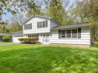 30 Crystal Springs Ln, Fairport, NY 14450