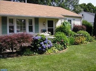 61 Oak Ave, Bellmawr, NJ 08031