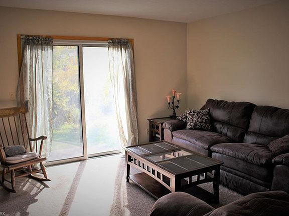 3rd image of 624 Topaz Ln