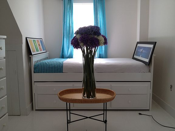 upstairs bedroom trundle and twin