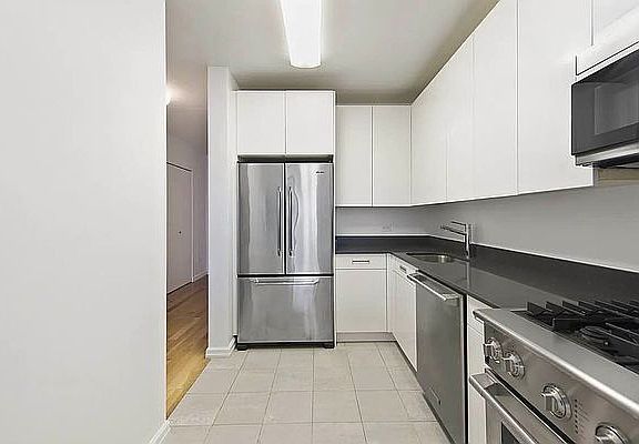 4th image of 99 John St APT 2111