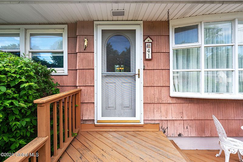 4th image of 41 Waterman Avenue