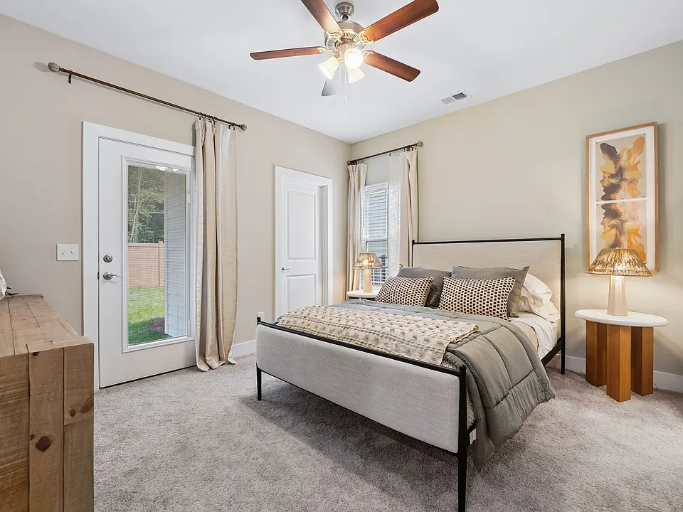 River Ford apartments community photo