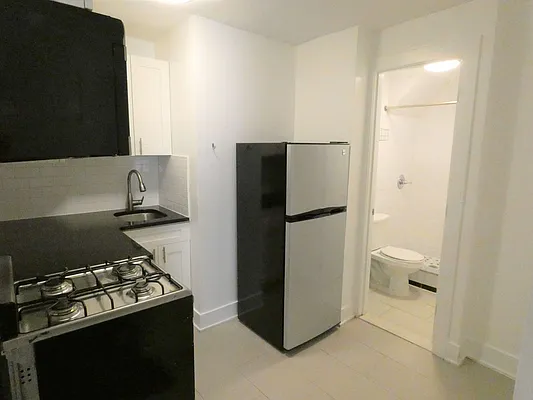 Rented by Karten Real Estate Services LLC | media 16