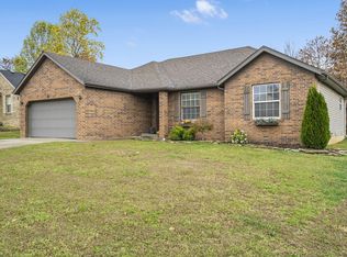 111 W Trail Point Dr, Nixa, MO 65714