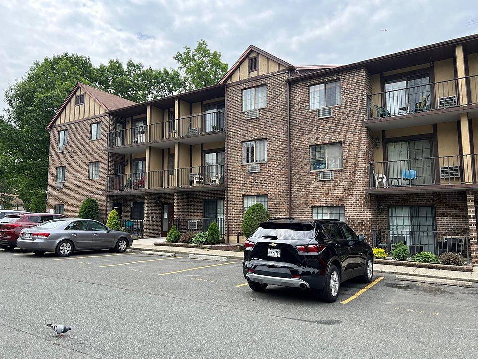 1st image of 40 Donna Ct APT 2