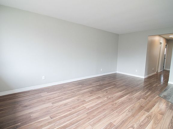3rd image of 10 Wallace St