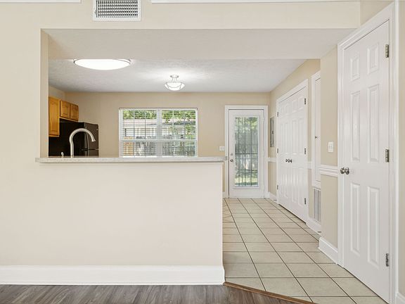 2nd image of 2015 Empress Dr APT Q2