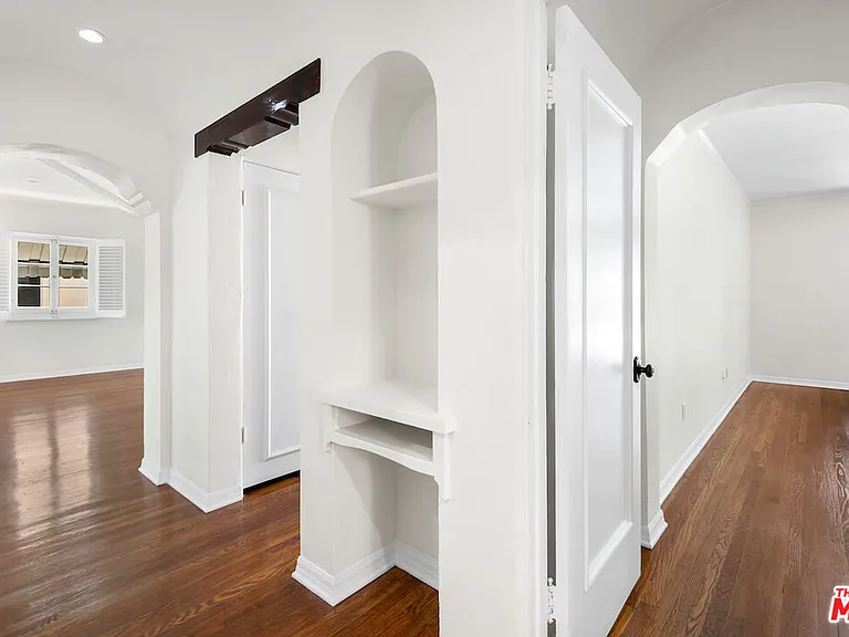 119 N Orange Dr — Photo 17
