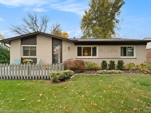 42544 Applecreek Dr, Plymouth, MI 48170