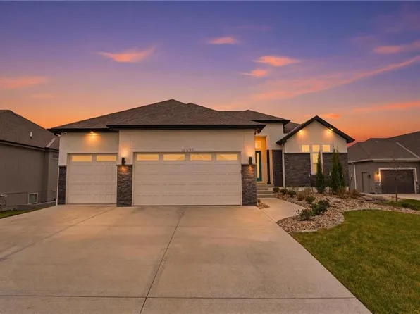 16657 S Tomashaw St, Olathe, KS 66062