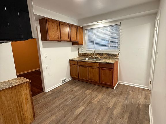 5th image of 11237 Stockwell St