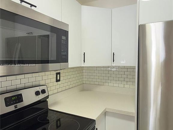 3rd image of 755 SW 6th St APT 6