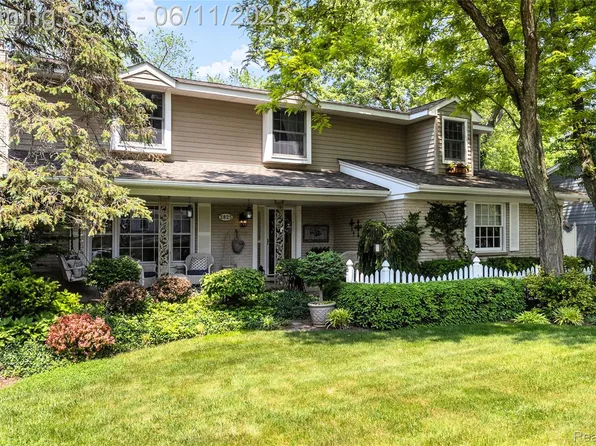 3825 Estates Dr, Troy, MI 48084