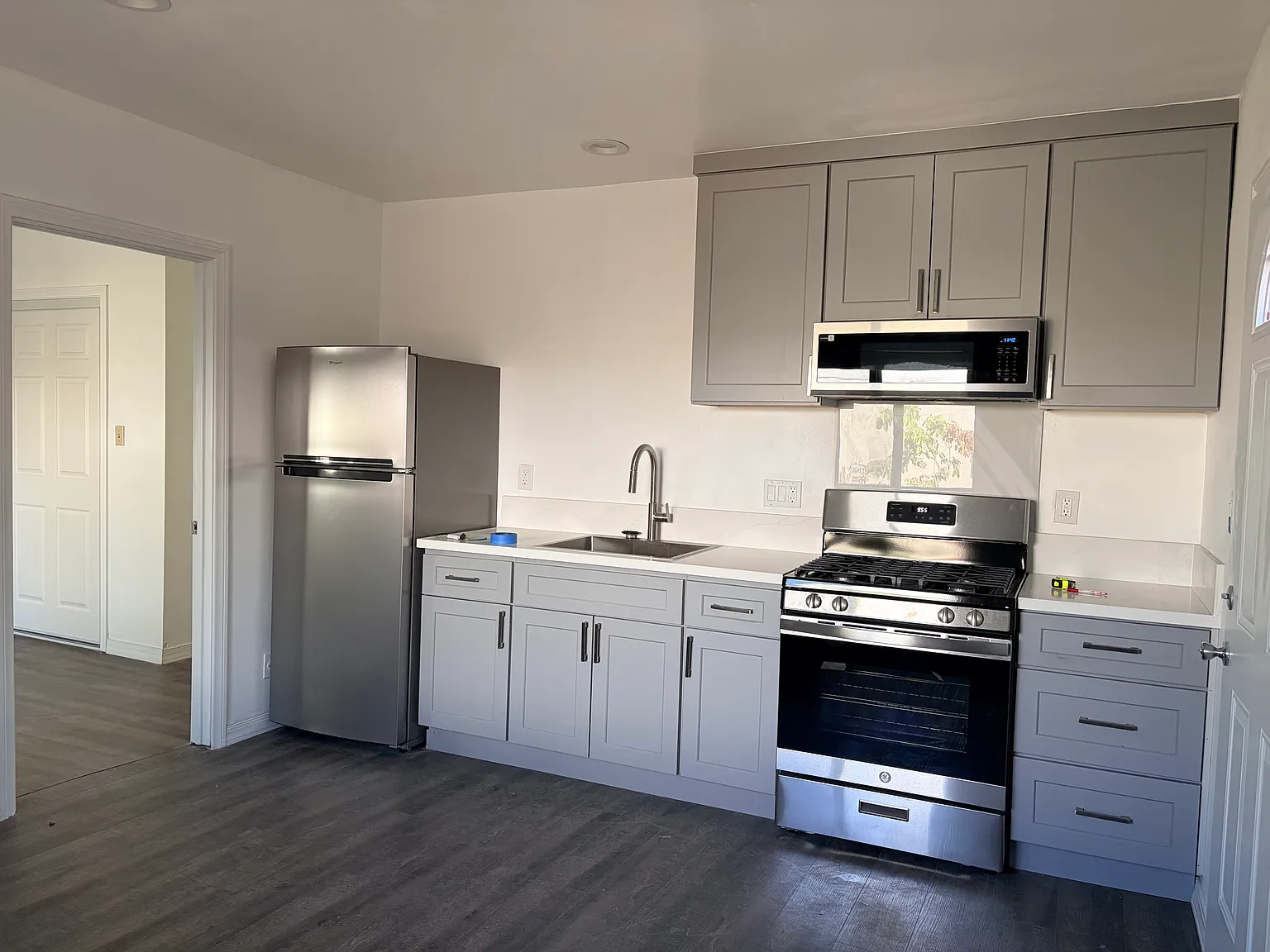 1 bed, 500 sqft, $1,800 — Photo 2