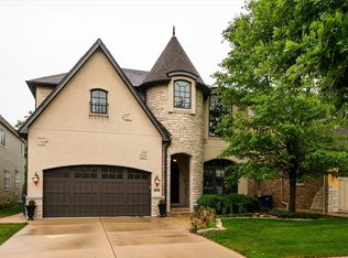 292 N Willow Rd, Elmhurst, IL 60126