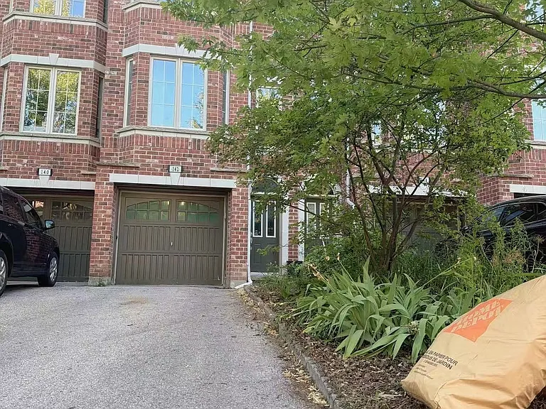 142 Hall St — Photo 1