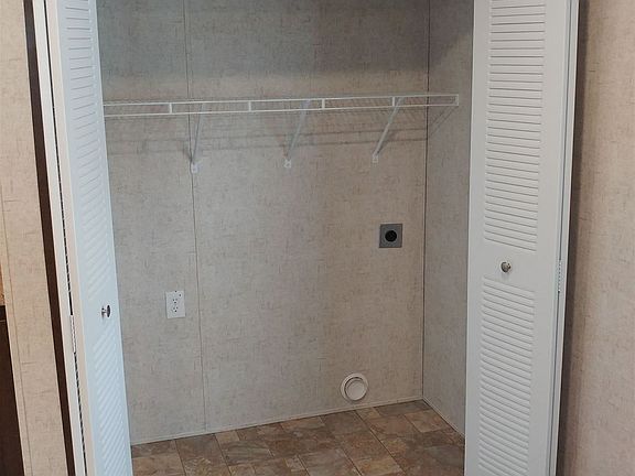 5th image of 21 Berry Ln