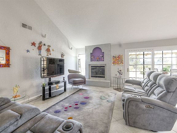 4th image of 12668 Calle Charmona