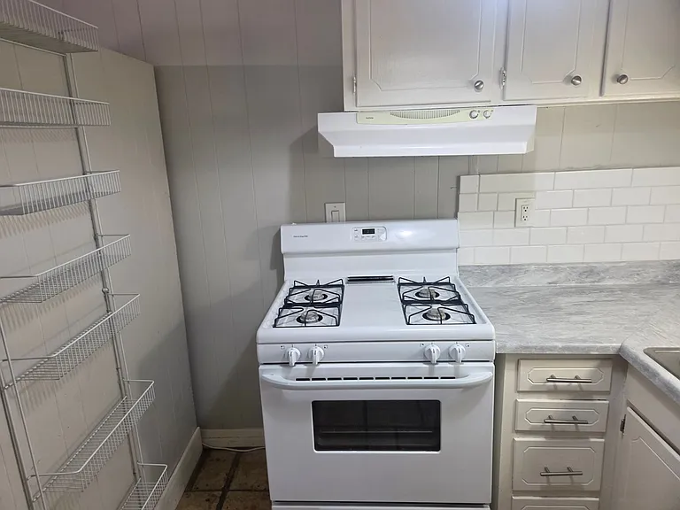 1717 N Locust St — Photo 15