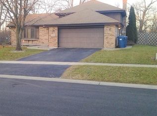 699 Naoma Dr, Crete, IL 60417