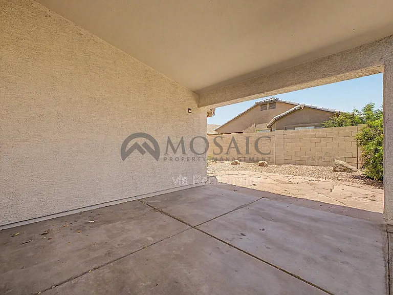 22360 E Via Del Rancho — Photo 32