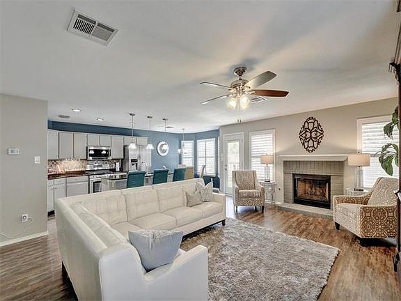 3rd image of 1702 Rockwood Ln