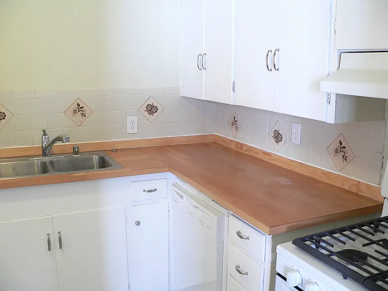 406 Carlisle Blvd SE — Photo 10