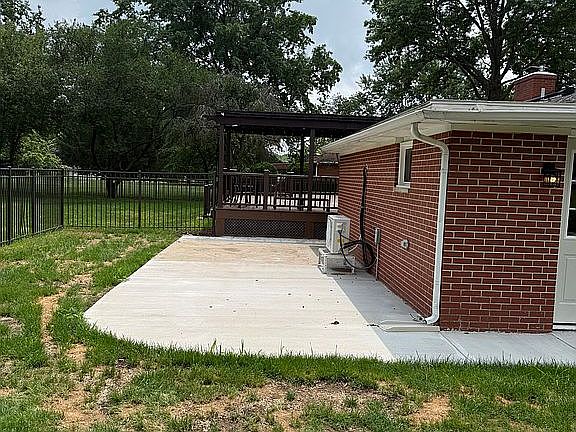 4th image of 1202 Glenview Dr