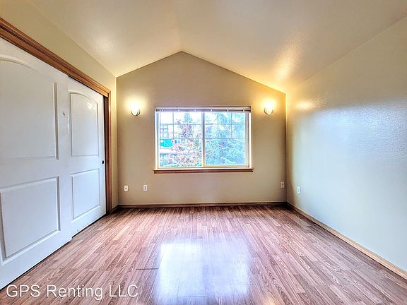5th image of 12324 33rd Ave NE #B