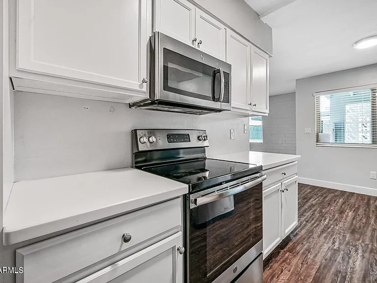 1518 W Colter St #5 — Photo 9