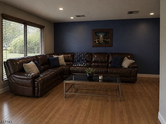 2nd image of 33 Cerone Ct