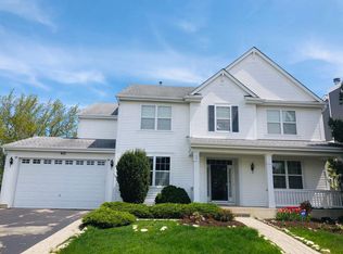 421 Newcastle Dr, Cary, IL 60013