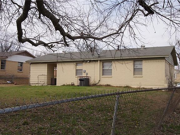 4th image of 1800 Del Oak Dr