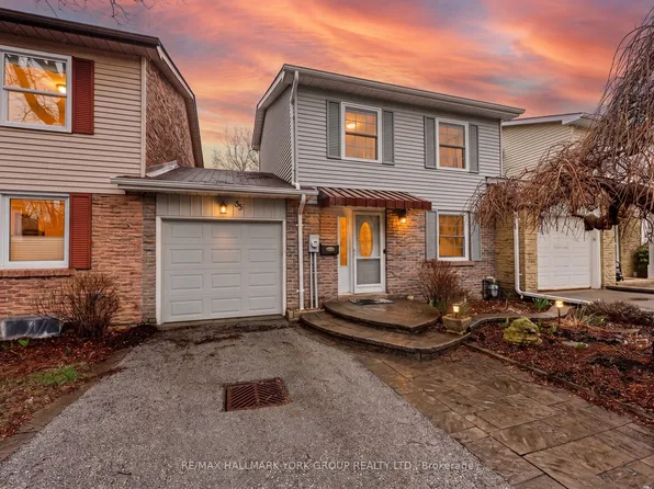 35 Parkland Ct, Aurora, ON L4G 3M5