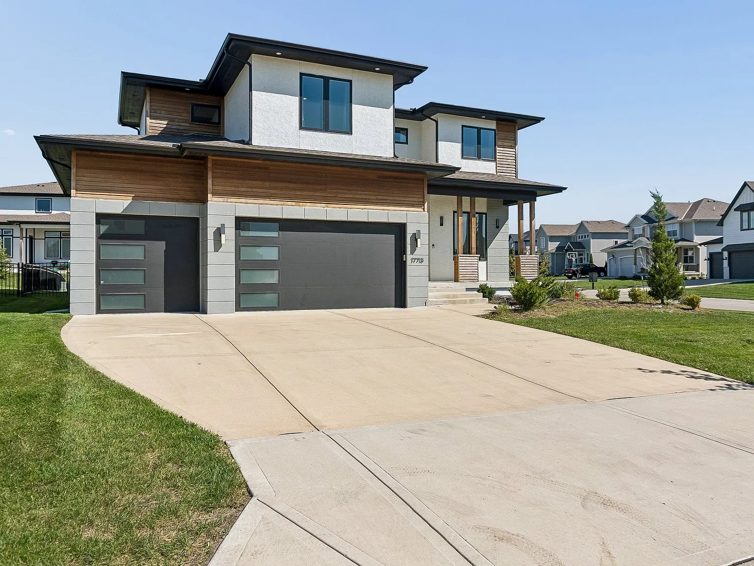 4 bed, 3800 sqft, $4,100 — Photo 2