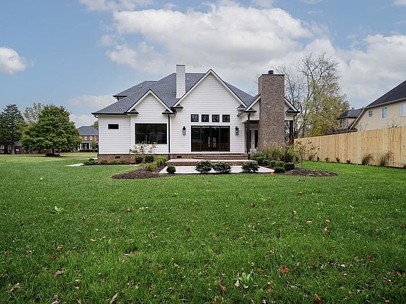 3rd image of 1019 Glasgow Dr